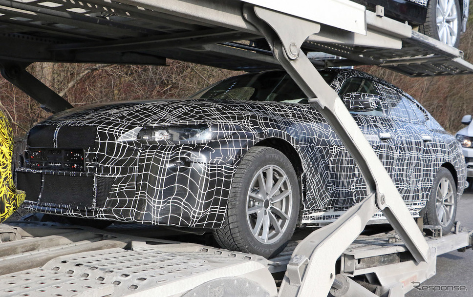 BMW i4 市販型スクープ写真《APOLLO NEWS SERVICE》