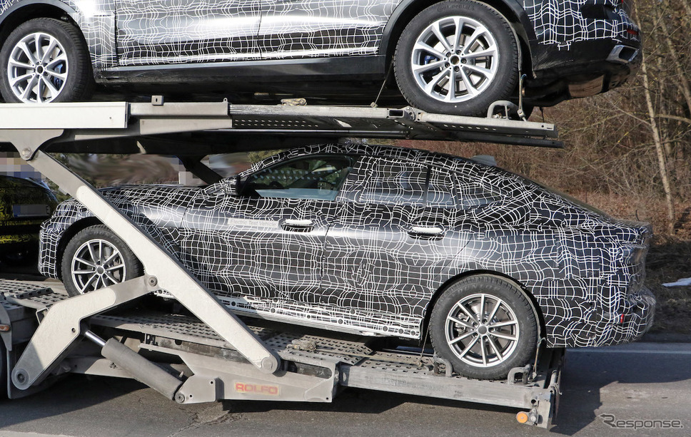 BMW i4 市販型スクープ写真《APOLLO NEWS SERVICE》