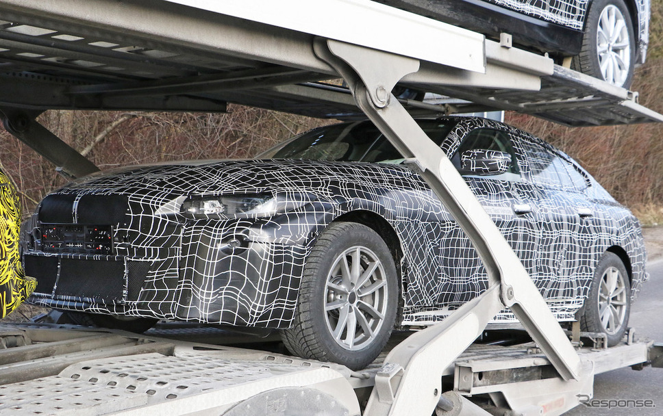BMW i4 市販型スクープ写真《APOLLO NEWS SERVICE》
