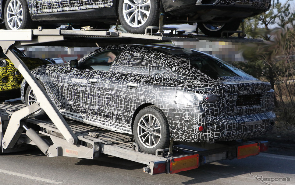 BMW i4 市販型スクープ写真《APOLLO NEWS SERVICE》
