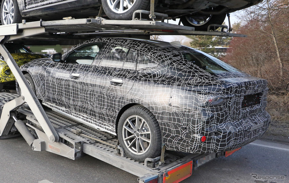 BMW i4 市販型スクープ写真《APOLLO NEWS SERVICE》