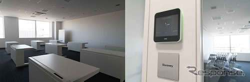 川崎工場の新たなトレーニングセンターの様子(左:教室/ 右:中央管理予約システム画面)