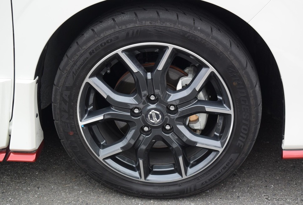 タイヤはブリヂストン「ポテンザ アドレナリン RE003」。サイズは205/50R17。《撮影 井元康一郎》