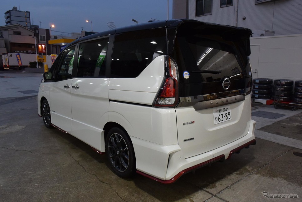 日産『セレナ NISMO』のリアビュー。ローダウンによりホイールハウスのクリアランスが心持ち狭くなっている。《撮影 井元康一郎》