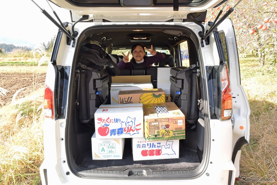 積み込んでみると、2列目シートバックの上端より下にすべて収まった。まだまだ積めそうである。《撮影 井元康一郎》