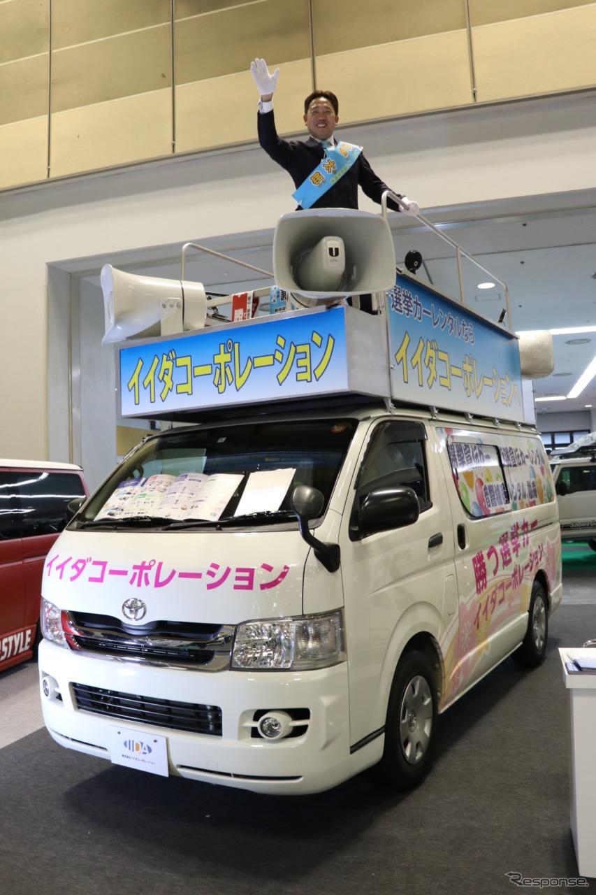 実際にオートメッセ会場ではこの壇上にのぼり記念撮影を撮ることができる。【撮影:中込健太郎】