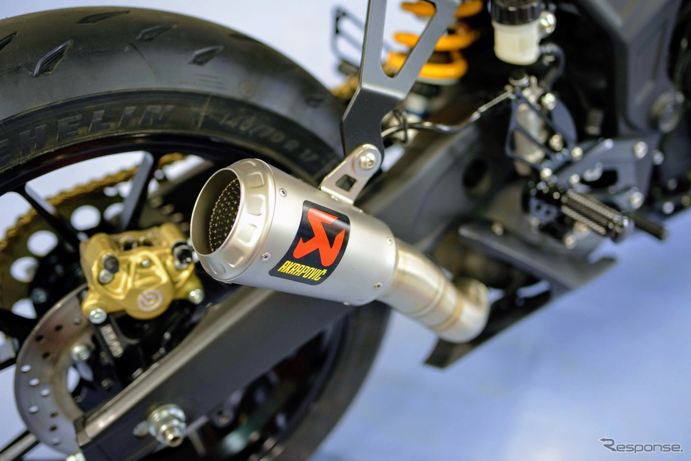 GG Retorofitz社が販売するキットを装着したヤマハ YZF-R25《撮影 佐藤旅宇》