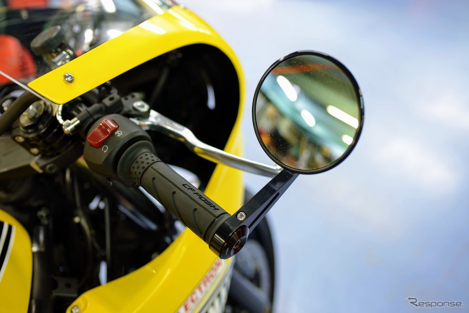 GG Retorofitz社が販売するキットを装着したヤマハ YZF-R25《撮影 佐藤旅宇》