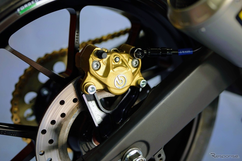 GG Retorofitz社が販売するキットを装着したヤマハ YZF-R25《撮影 佐藤旅宇》