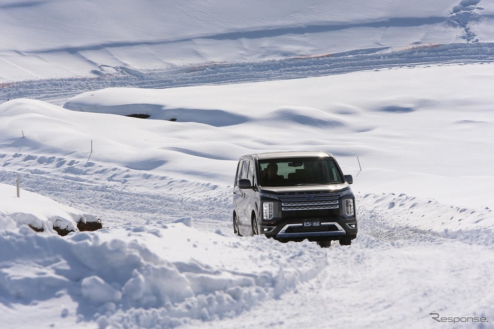 三菱 デリカD：5 新型を雪上で試す（三菱雪上試乗会）《写真 三菱自動車》