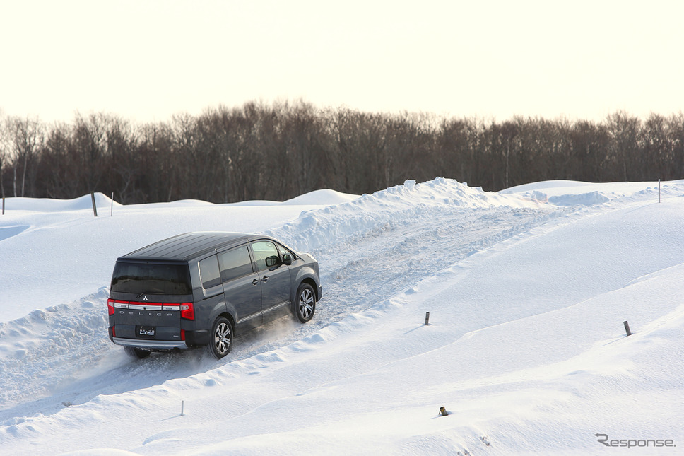 三菱 デリカD：5 新型を雪上で試す（三菱雪上試乗会）《写真 三菱自動車》