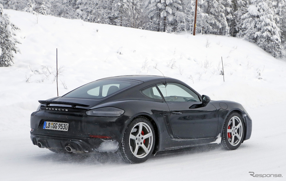 ポルシェ 718ケイマン GT4ツーリングパッケージ スクープ写真《APOLLO NEWS SERVICE》