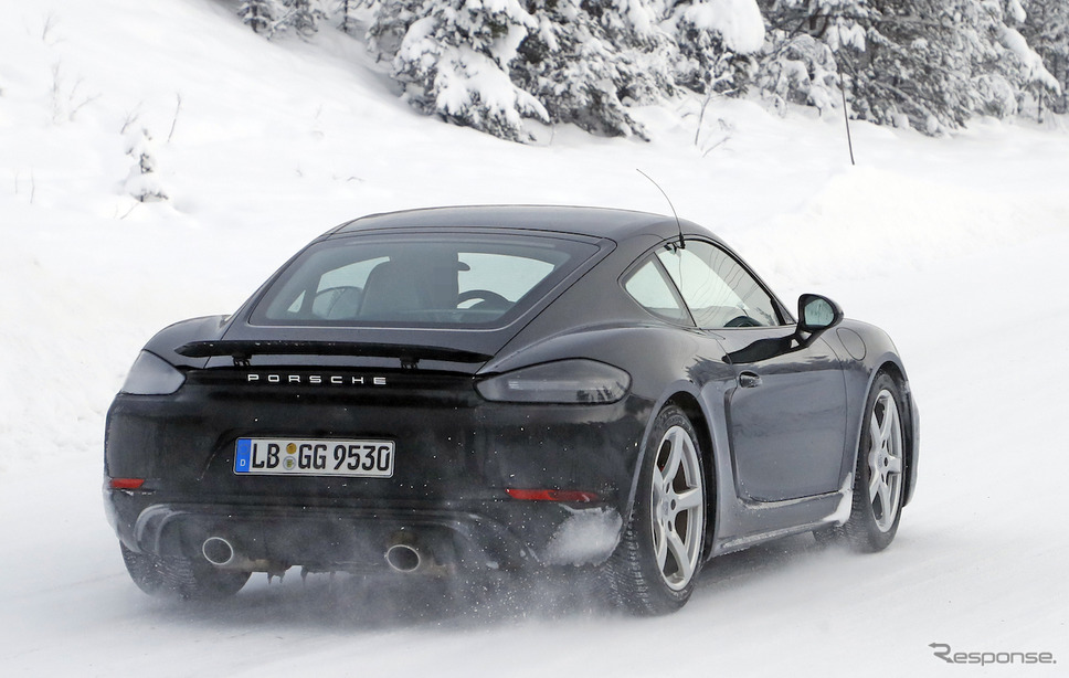 ポルシェ 718ケイマン GT4ツーリングパッケージ スクープ写真《APOLLO NEWS SERVICE》