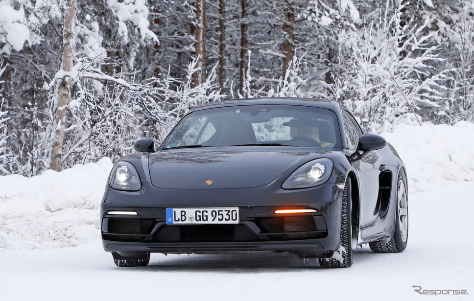 ポルシェ 718ケイマン GT4ツーリングパッケージ スクープ写真《APOLLO NEWS SERVICE》