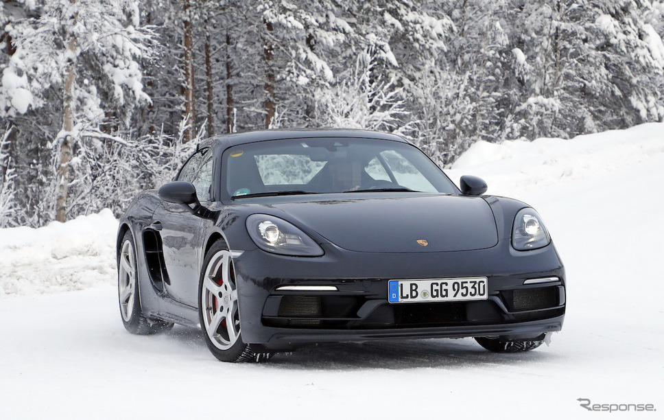 ポルシェ 718ケイマン GT4ツーリングパッケージ スクープ写真《APOLLO NEWS SERVICE》