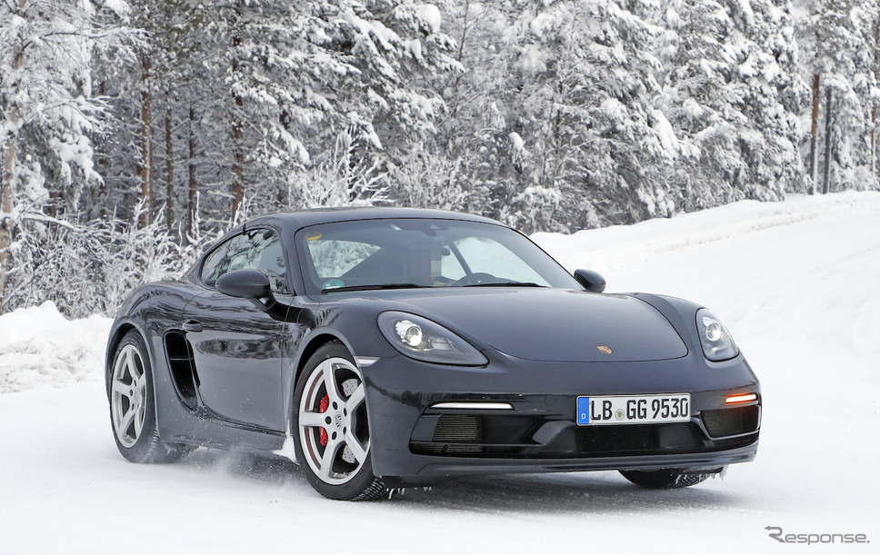ポルシェ 718ケイマン GT4ツーリングパッケージ スクープ写真《APOLLO NEWS SERVICE》