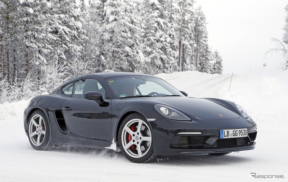 ポルシェ 718ケイマン GT4ツーリングパッケージ スクープ写真《APOLLO NEWS SERVICE》