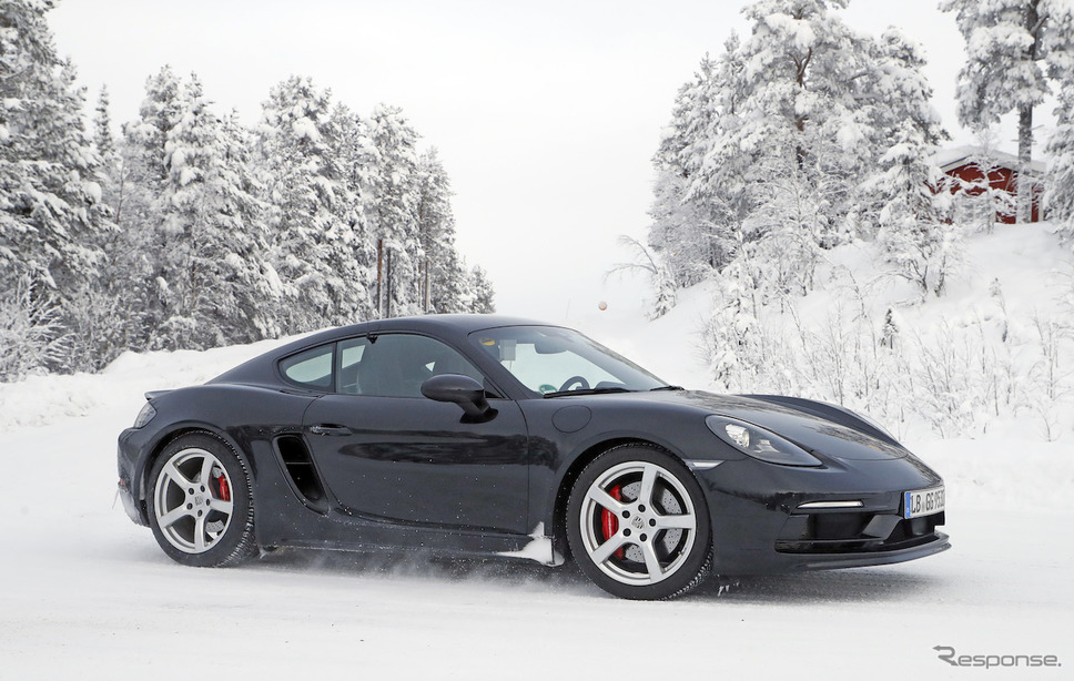 ポルシェ 718ケイマン GT4ツーリングパッケージ スクープ写真《APOLLO NEWS SERVICE》