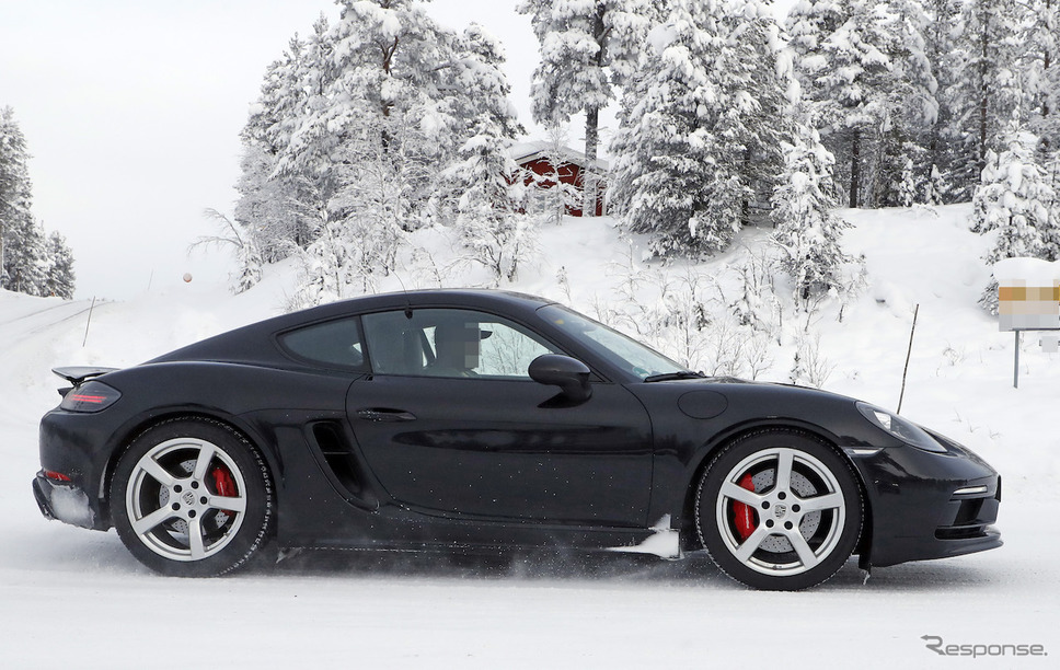 ポルシェ 718ケイマン GT4ツーリングパッケージ スクープ写真《APOLLO NEWS SERVICE》