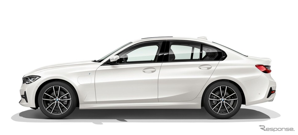 新型BMW 3シリーズ の 330eセダン