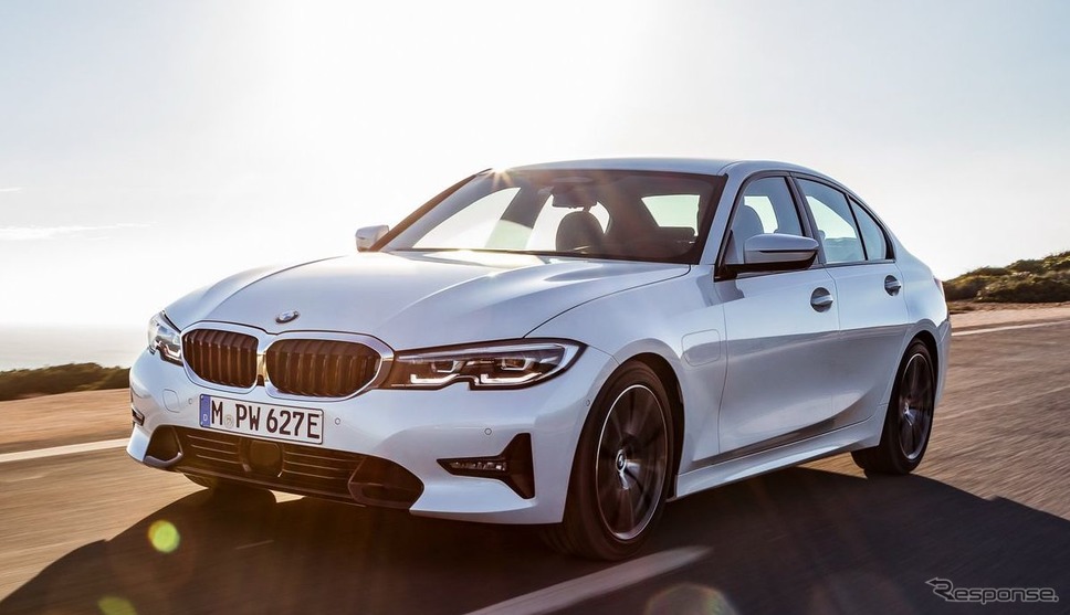 新型BMW 3シリーズ の 330eセダン