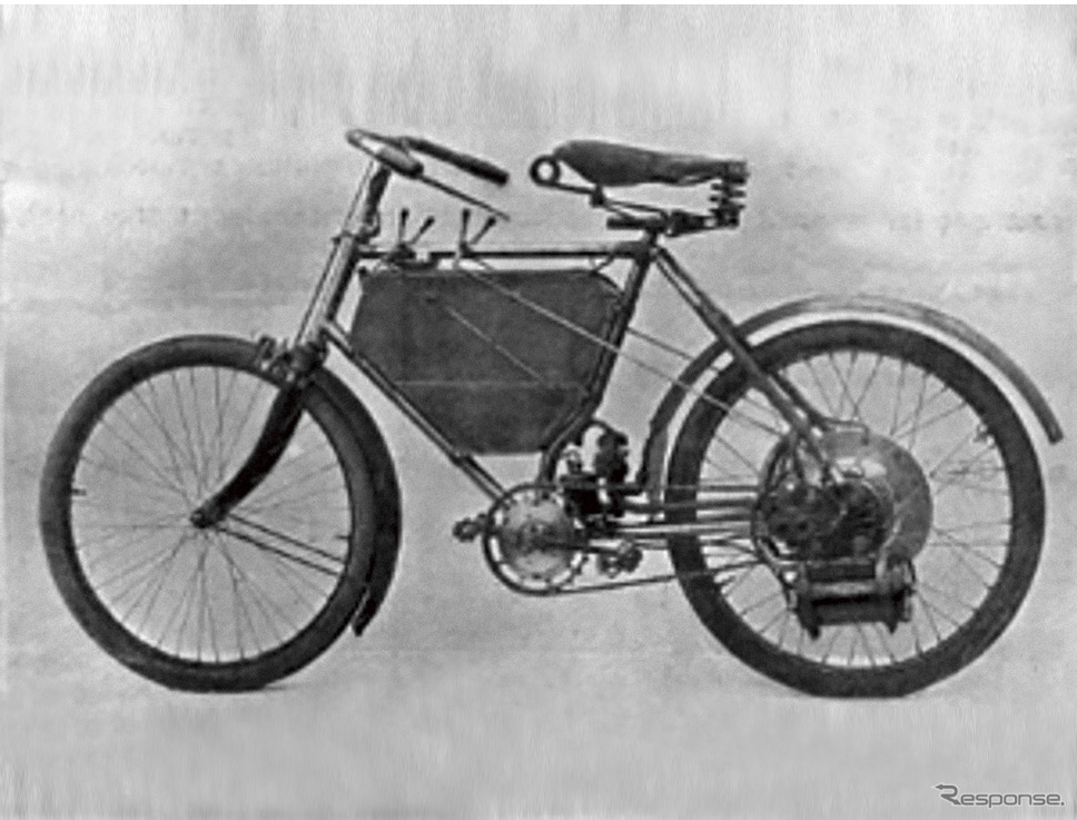 1898年に誕生したプジョー最初のモーターサイクル。第1回のパリモーターショーで発表。ここからモーターサイクルブランド「プジョー」がはじまる。《写真 ADIVA》