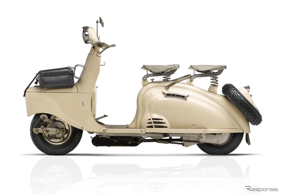 1953年に登場したプジョー初のスクーター「S55」。クルマのプジョー「203」を想起させるボディが特徴《写真 ADIVA》
