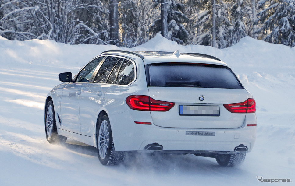BMW 5シリーズツーリング PHEV スクープ写真《APOLLO NEWS SERVICE》