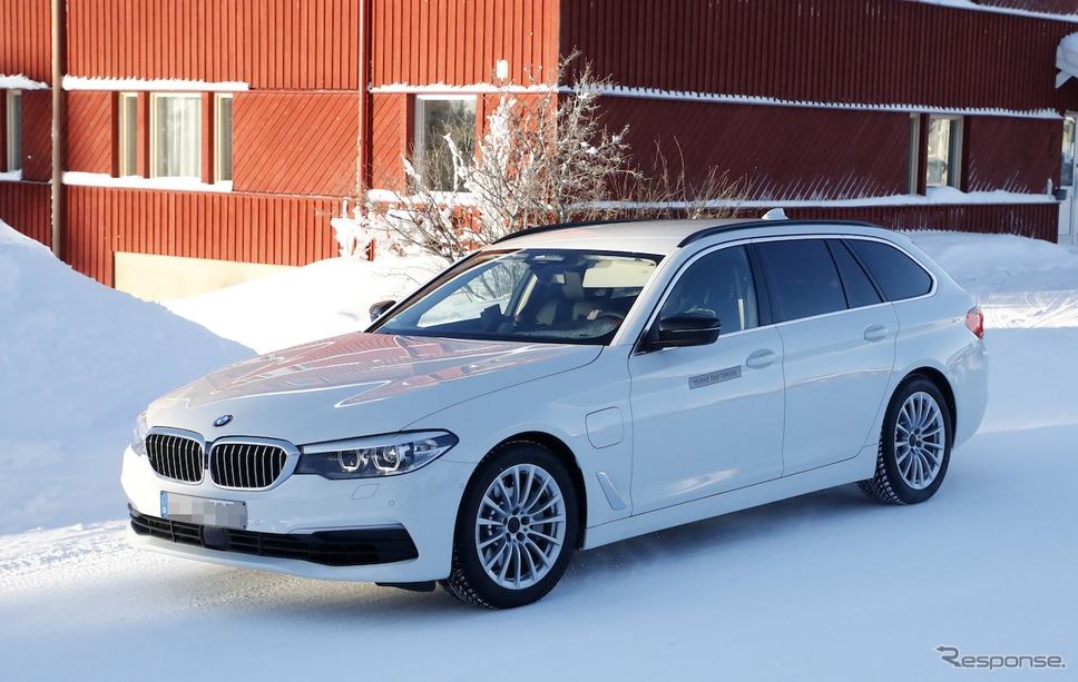 BMW 5シリーズツーリング PHEV スクープ写真《APOLLO NEWS SERVICE》