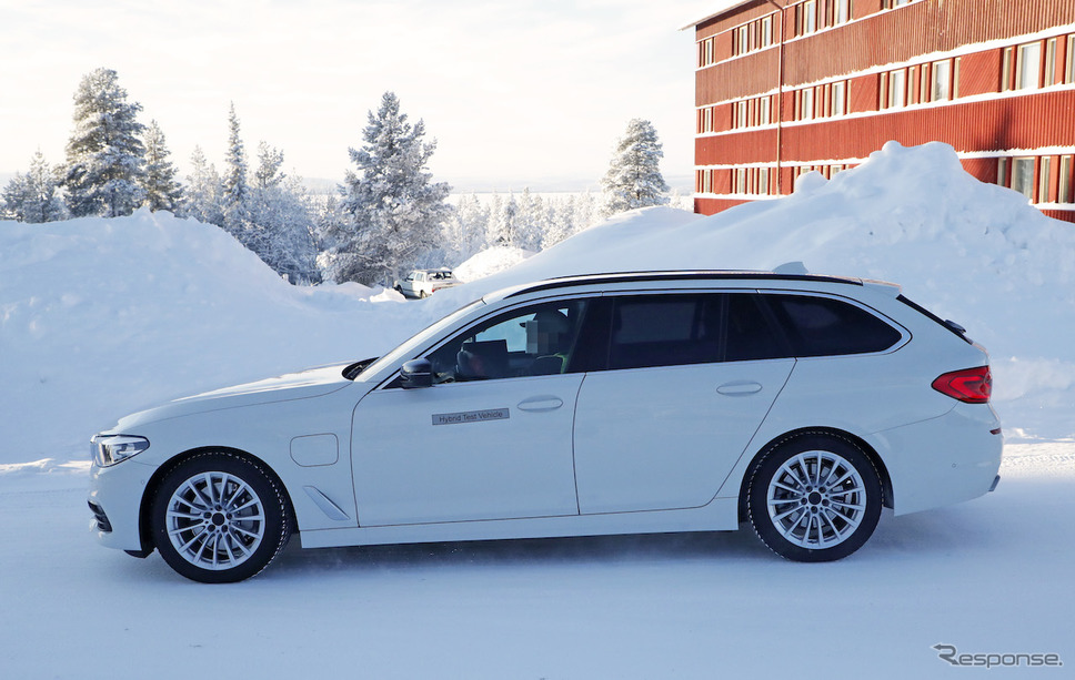 BMW 5シリーズツーリング PHEV スクープ写真《APOLLO NEWS SERVICE》