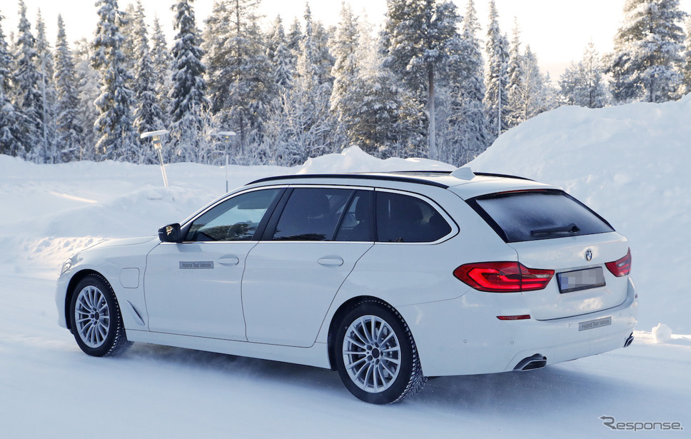 BMW 5シリーズツーリング PHEV スクープ写真《APOLLO NEWS SERVICE》