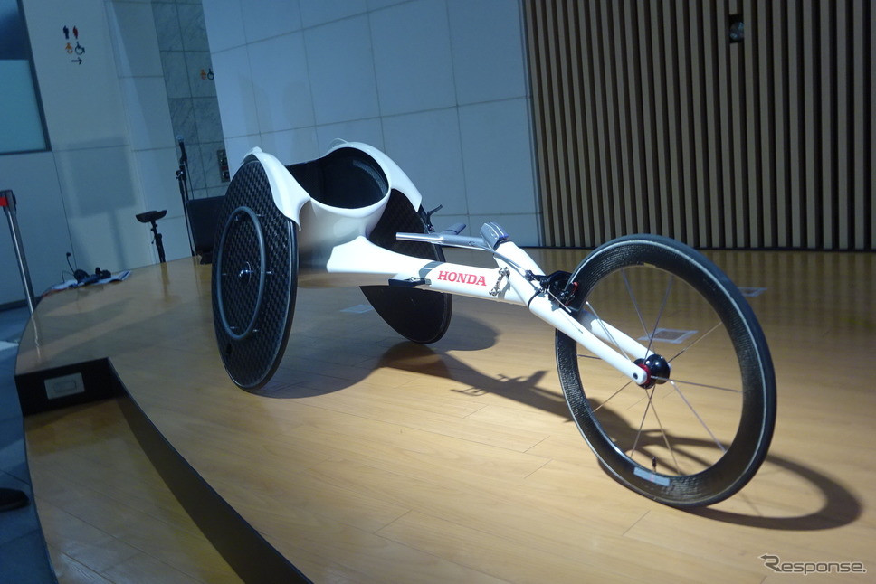 ホンダ 車いす陸上競技用の新型レーサー『翔』《撮影 池原照雄》