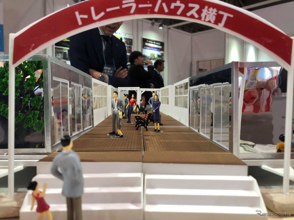 地方創生エキスポで、トレーラーハウスでインフラを補完する提案が示されている。《撮影 日本カートラベル推進協会》
