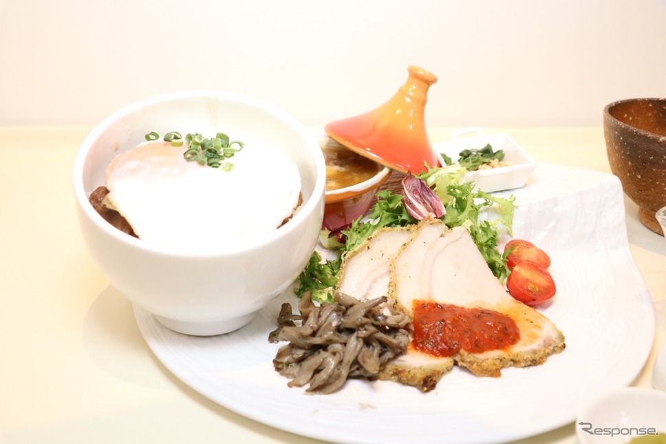 グランプリに輝いたこちらのメニュー。味もさることながら、プレート自体が高低差があって、SNS用写真を撮影した際に隠れることがない。《撮影 中込健太郎》