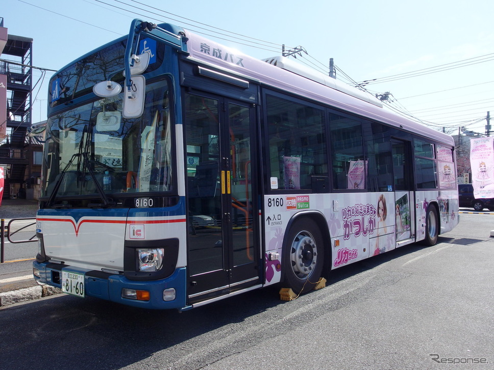 リカちゃんラッピングバス（パープル）。車内は標準仕様《撮影 高木啓》
