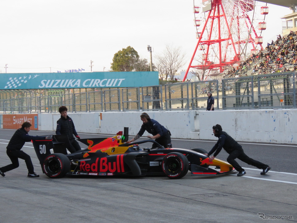 各陣営が新車「SF19」での走行を鈴鹿で開始した。《撮影 遠藤俊幸》