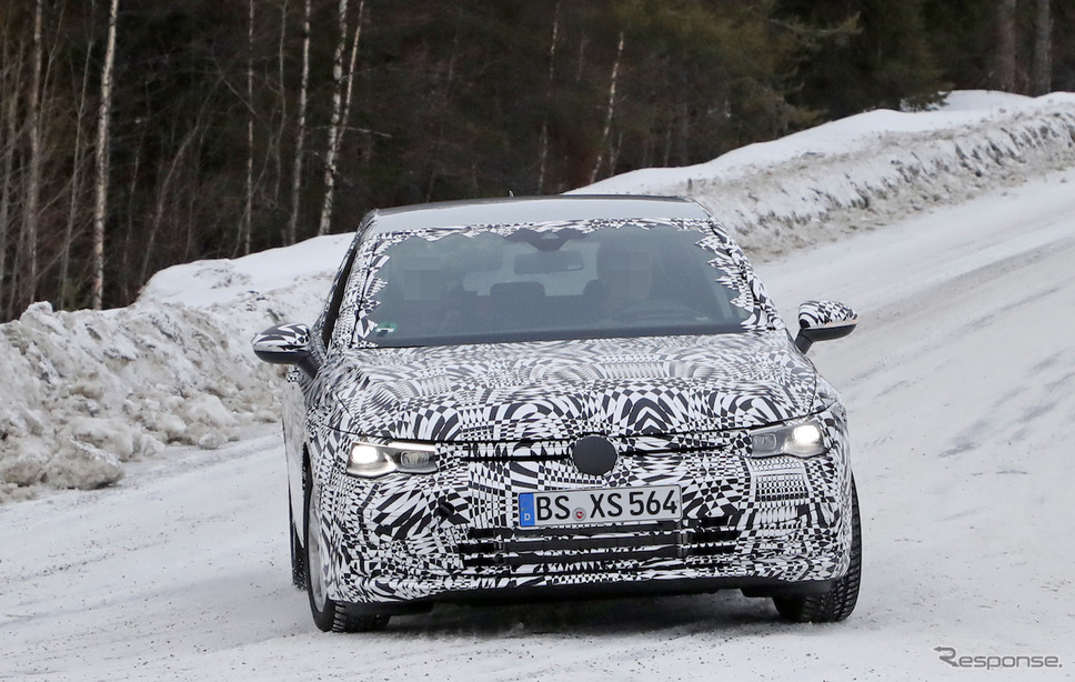 VW ゴルフ 新型(ゴルフ8)スクープ写真《APOLLO NEWS SERVICE》