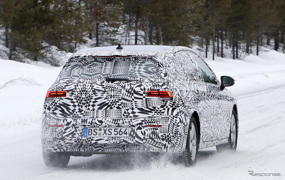 VW ゴルフ 新型(ゴルフ8)スクープ写真《APOLLO NEWS SERVICE》
