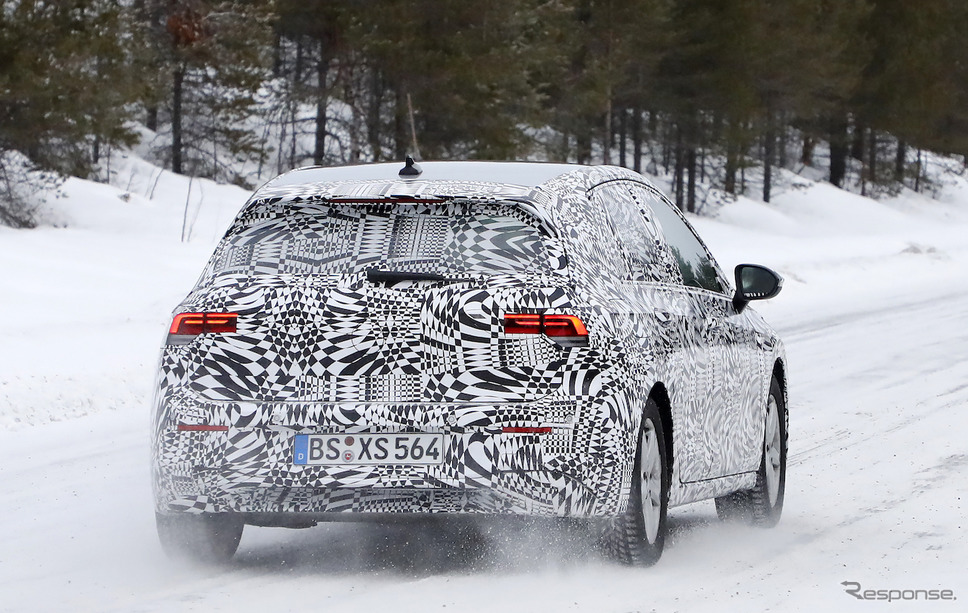 VW ゴルフ 新型(ゴルフ8)スクープ写真《APOLLO NEWS SERVICE》