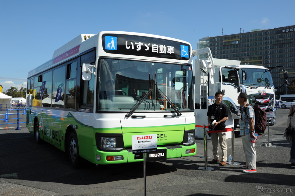 いすゞERGA mio中型ノンステップ路線バス(東京モーターフェス2018、はたらくクルマ展示)(参考画像)《撮影 安藤貴史》