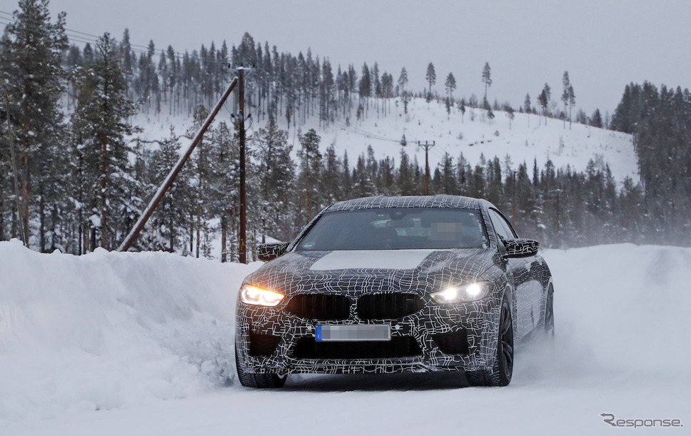 BMW M8 グランクーペ スクープ写真《APOLLO NEWS SERVICE》