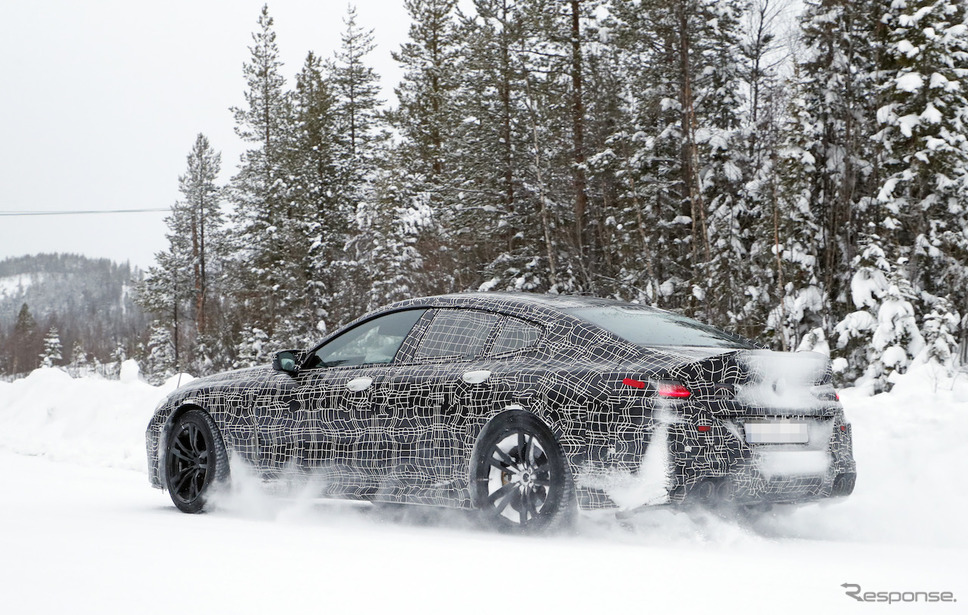 BMW M8 グランクーペ スクープ写真《APOLLO NEWS SERVICE》