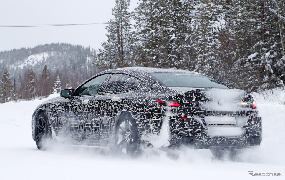 BMW M8 グランクーペ スクープ写真《APOLLO NEWS SERVICE》