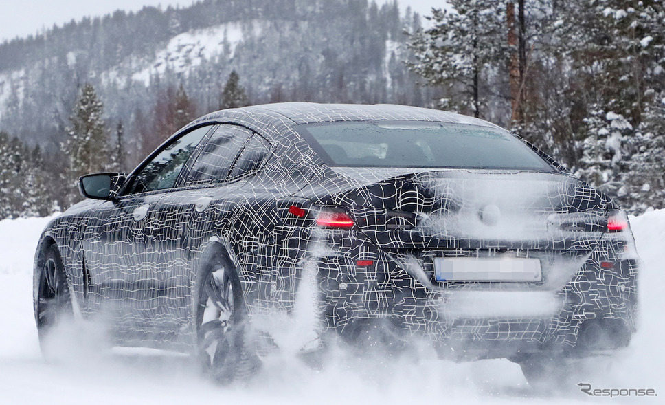 BMW M8 グランクーペ スクープ写真《APOLLO NEWS SERVICE》