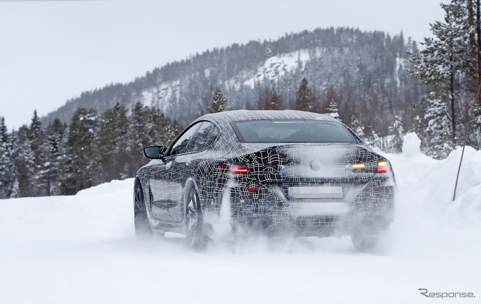 BMW M8 グランクーペ スクープ写真《APOLLO NEWS SERVICE》