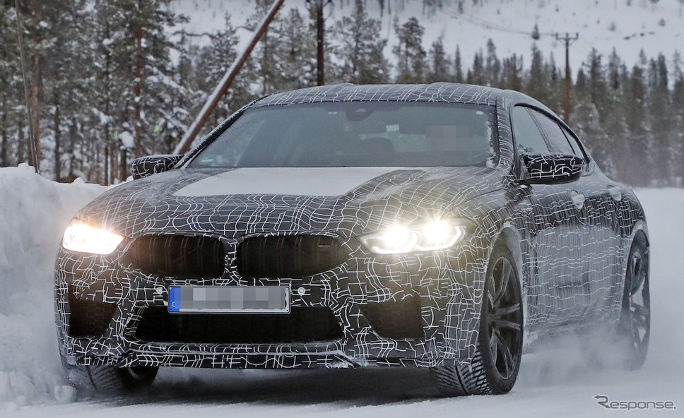 BMW M8 グランクーペ スクープ写真《APOLLO NEWS SERVICE》
