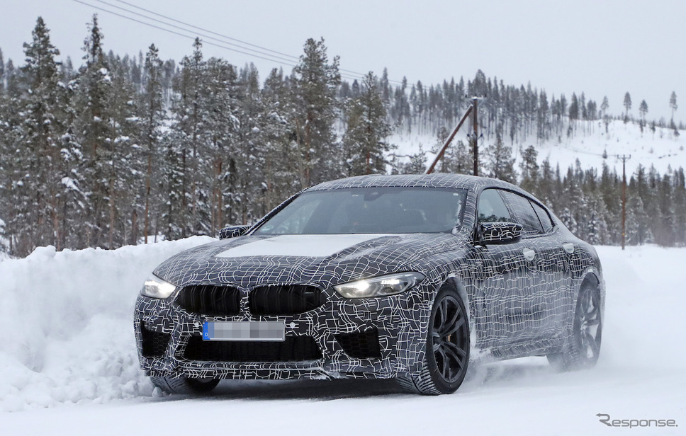 BMW M8 グランクーペ スクープ写真《APOLLO NEWS SERVICE》