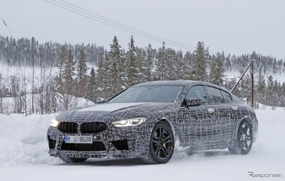 BMW M8 グランクーペ スクープ写真《APOLLO NEWS SERVICE》