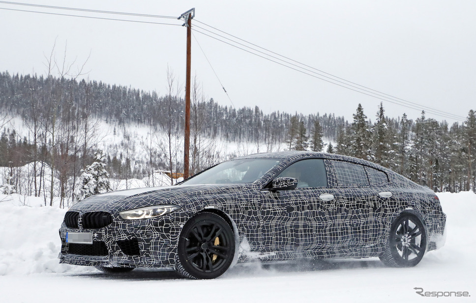 BMW M8 グランクーペ スクープ写真《APOLLO NEWS SERVICE》