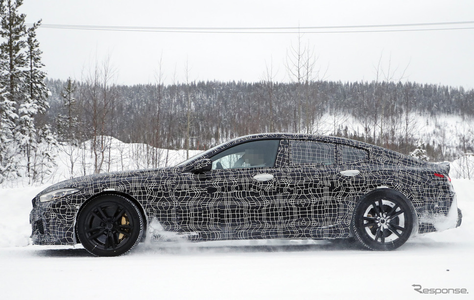 BMW M8 グランクーペ スクープ写真《APOLLO NEWS SERVICE》